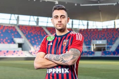 الأهلي يضم المهاجم السلوفيني نيجك جراديشار لتعزيز هجومه