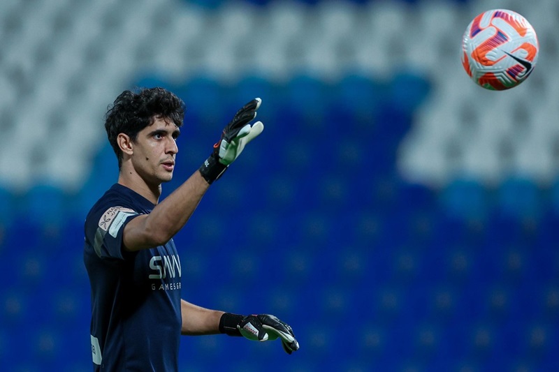 انتقادات تطال ياسين بونو وسط تراجع أداء الهلال