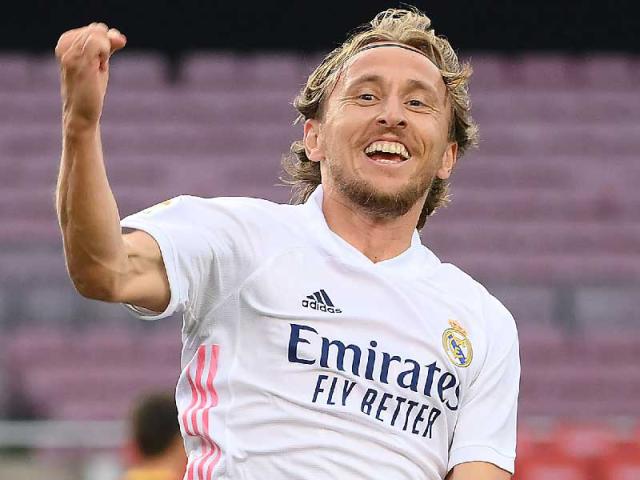 مودريتش يقترب من تمديد عقده مع ريال مدريد