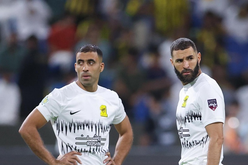 صراع الأهداف يتجدد بين حمد الله وبنزيما في دوري روشن