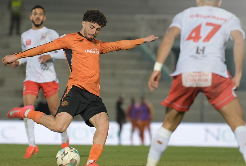 نهضة بركان يواصل الهيمنة على قمة الدوري بعد انتصار ثمين على الفتح الرياضي