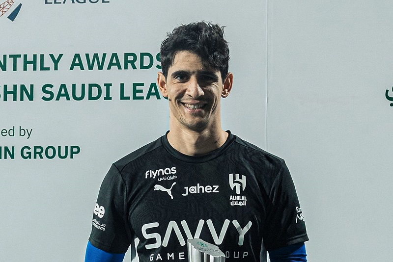 ياسين بونو: تعادل الهلال مع ضمك أشبه بالخسارة والصدارة ما زالت في المتناول