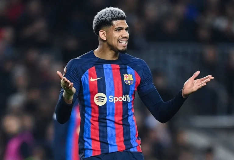 مستقبل أراوخو في برشلونة على المحك.. والرحيل خيار مطروح في الصيف